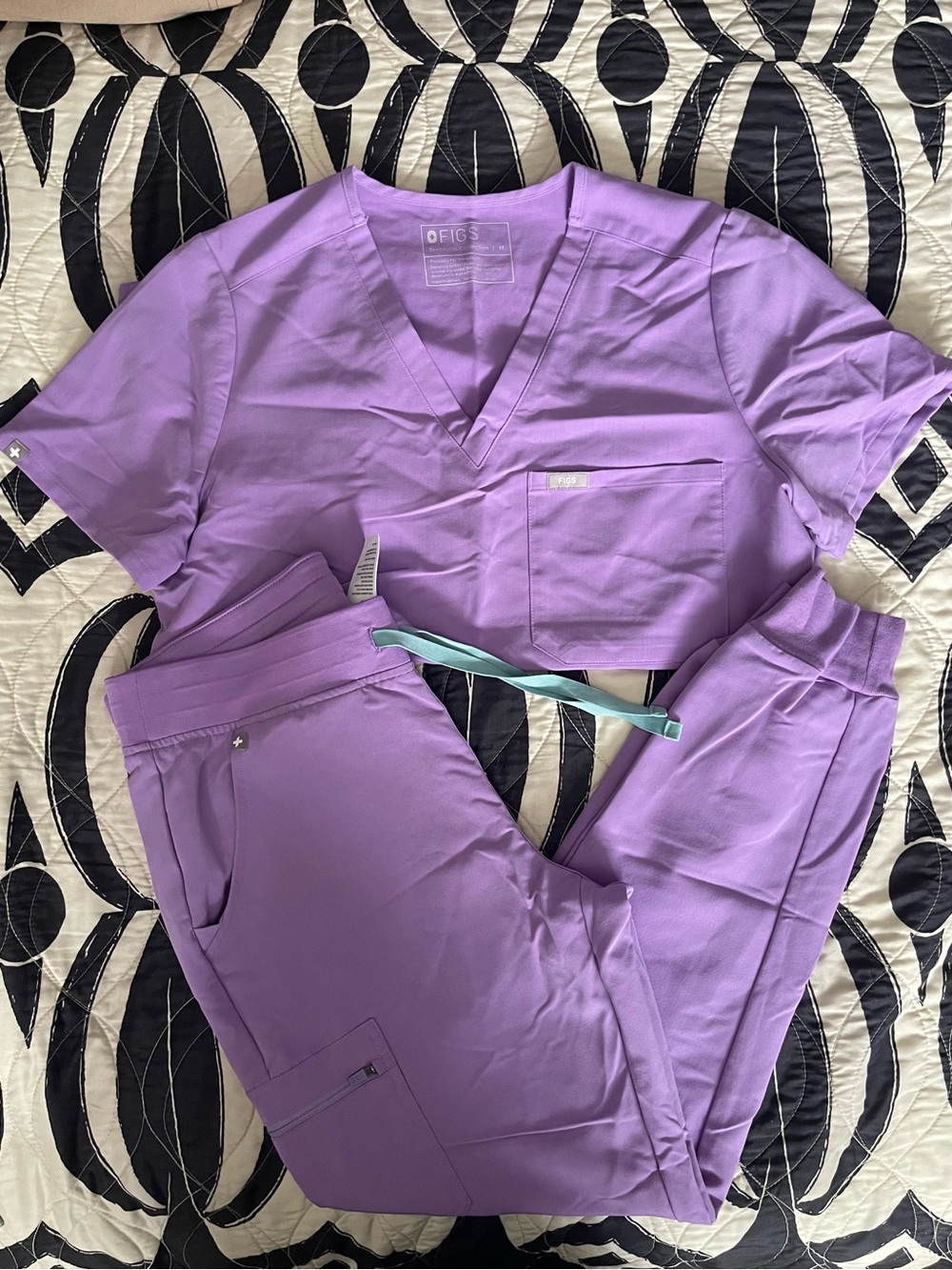 FIGS Lilac Dawn Catarina Scrub Top + Zamora Joggers Set M